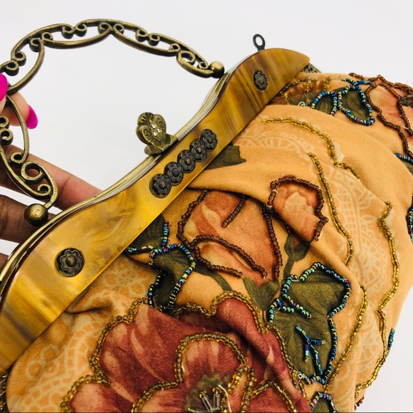 Vintage Floral Beaded Handbag - Picture 6 of 7